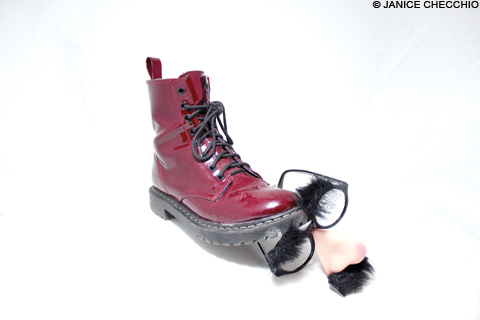 FootNGlasses_main2