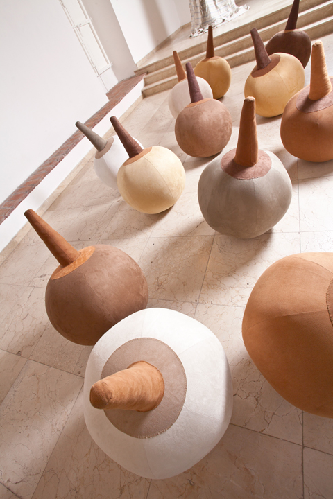 07122_art_balls_top.jpg 07122_art_balls_top.jpg