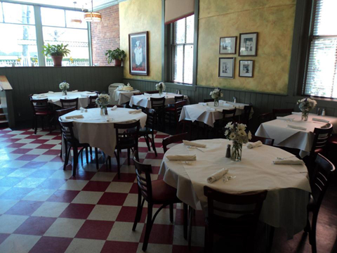 Dining_Leos_main Dining_Leos_main