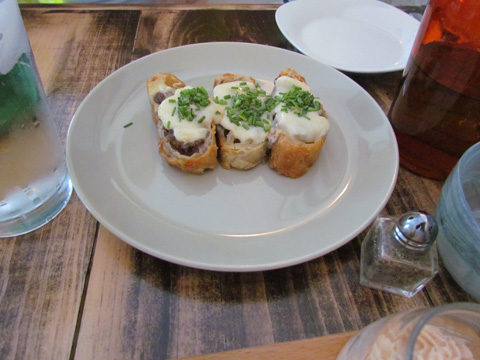 food_Enios_calzone_main food_Enios_calzone_main