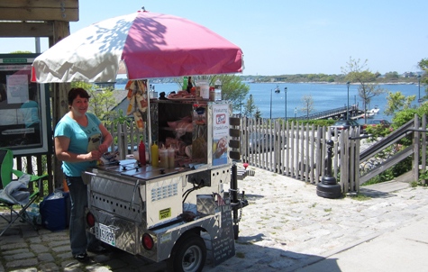 food_lobsterrollpeaks_main food_lobsterrollpeaks_main