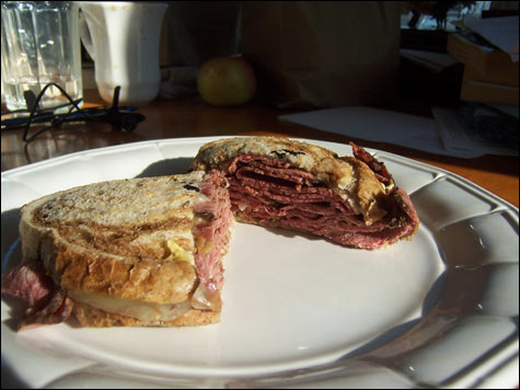food_mikes_pastrami_main food_mikes_pastrami_main