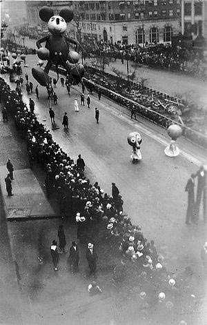 Mickey_Macys-parade Mickey_Macys-parade
