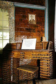main_paperhouse_220