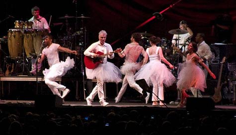 David_Byrne_tutu_bonnaroo2009