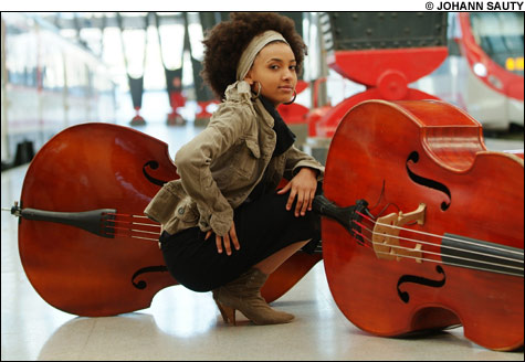 http://cache.thephoenix.com/secure/uploadedImages/The_Phoenix/Music/Features/Esperanza-Spalding-Photo-By.jpg