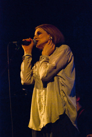 SHOW022610_Perro_main2