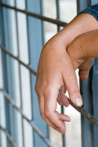 FEAT031210_womenprison_main
