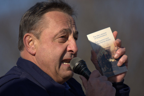 feat_lepage_wavingconstitut feat_lepage_wavingconstitut