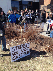 feat_protestsign_main feat_protestsign_main
