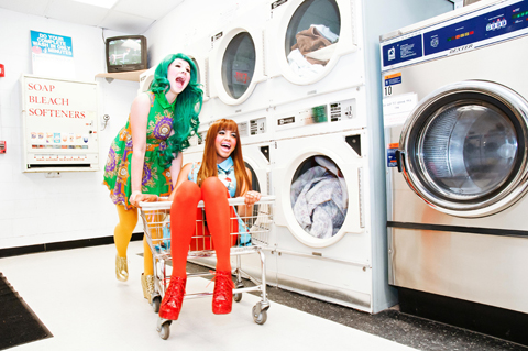Art_LaundryLadies_top.jpg Art_LaundryLadies_top.jpg