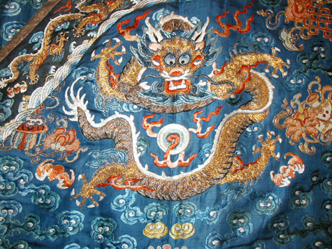 dragon-robe-detail_main dragon-robe-detail_main